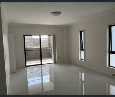Ground floor 2 bedroom unit - Photo 1
