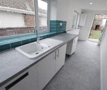 4 bedroom semi-detached bungalow to rent - Photo 3