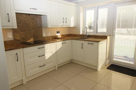 2 bedroom bungalow to rent - Photo 3