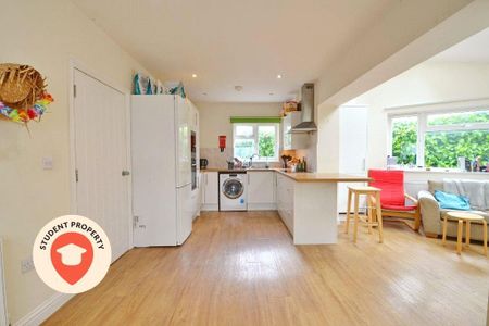 4 bedroom end of terrace house to rent - Photo 3