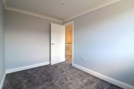 3 bedroom semi-detached house to rent - Photo 4