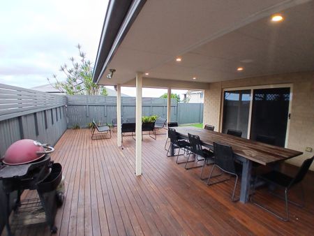19 Rolland Pde, Warner QLD 4500 - House For Rent - $785 | Domain - Photo 2
