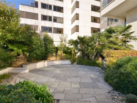 A lateral four bedroom, four bathroom apartment in a popular development in St John's Wood. - Photo 5