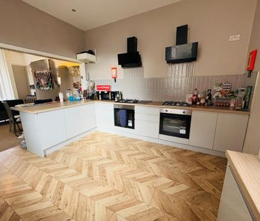 8 bedroom house of multiple occupation to rent - Photo 6