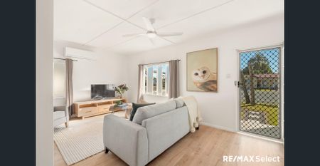 Beautiful renovated 4 Bedder in South Mackay - Photo 3