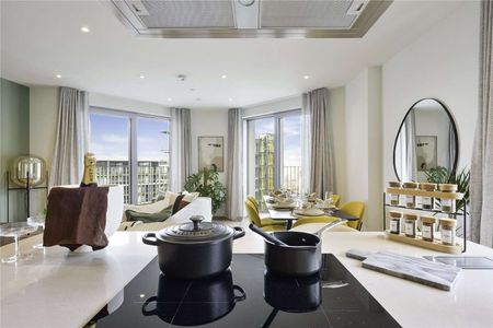 32 amenity spaces, including two rooftop swimming pools, rooftop terraces, sky-lounge bar, pet spa and games room. - Photo 3