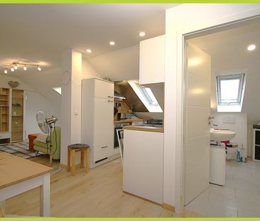 Sehr muckelig! Möblierte Dachgeschosswohnung sofort frei! - Photo 1