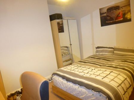 3 bedroom end of terrace house to rent - Photo 5