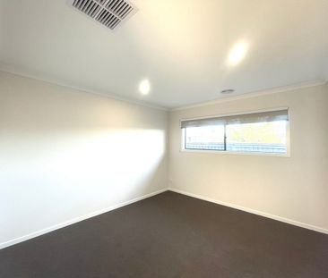 Modern and Spacious Family Home. - Photo 3