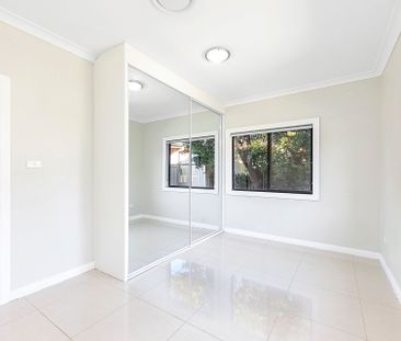 Beautiful Home in a Quiet Street ** Available 22/04/26 ** - Photo 4