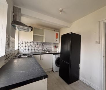 3 bedroom semi-detached house to rent - Photo 6