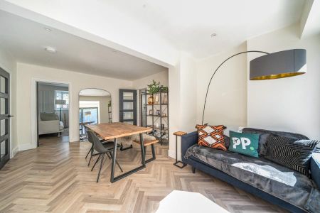 5 bedroom detached house to rent - Photo 3