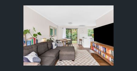 Low-Maintenance Living in Manifold Heights - Photo 3