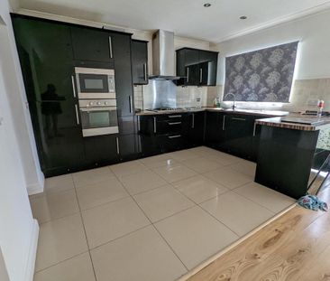 3 bedroom semi-detached house to rent - Photo 6