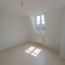 À louer / Appartement F3 / BESANCON CENTRE VILLE - BAS DE BATTANT 2 Place Jouffroy Droite - Photo 2