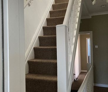 Room in a Shared House, Chester Road, M32 - Photo 3