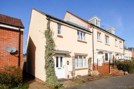 3 bedroom property to rent in Bracknell - Photo 2