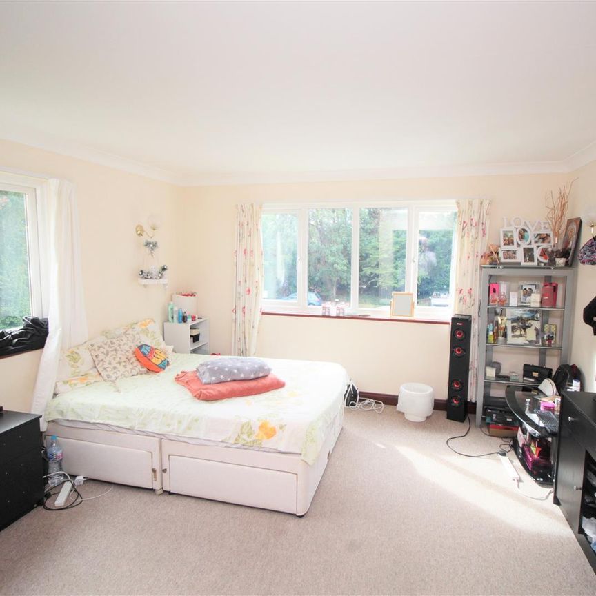 Willowfield, Southgate - Photo 1