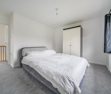 4 bedroom semi-detached house to rent - Photo 5