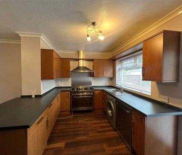 3 bedroom semi-detached house to rent - Photo 5