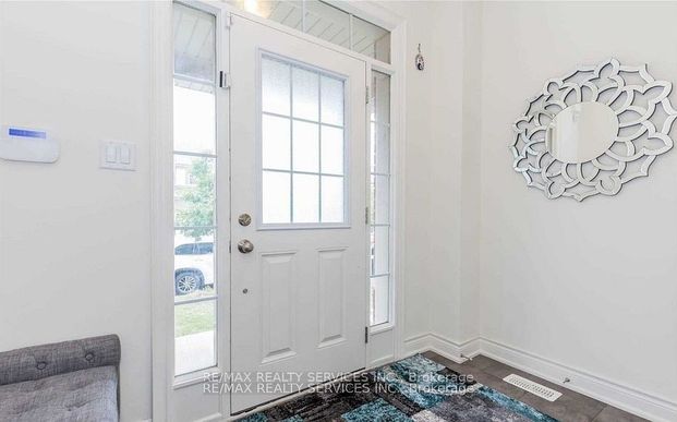 16 Lady Evelyn Crescent #Upper - Photo 1