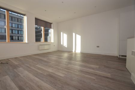 Flat to rent - Elmfield Road, Bromley, BR1 - Photo 5
