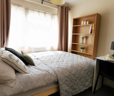 3 bedroom flat to rent - Photo 5