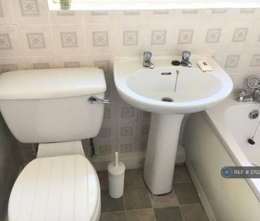 2 bedroom end of terrace house to rent - Photo 1