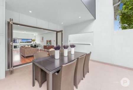 2/34 Taunton Street, Annerley QLD 4103 - Townhouse For Rent | Domain - Photo 2