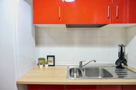 Single cozy room in Poble Sec district - Photo 3