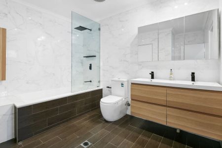 Oversized Contemporary Apartment - Photo 4