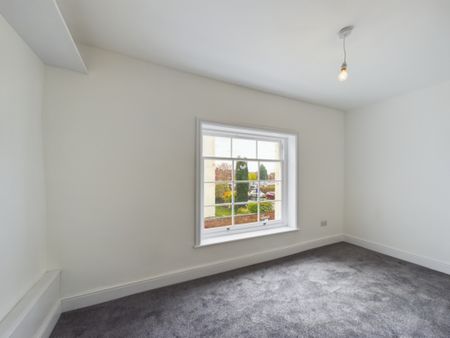 4 Bedroom Detached House - Photo 3