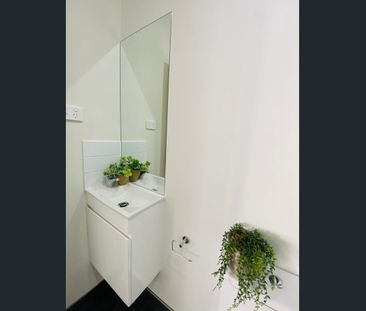 FULLY Furnished STUDIO ROOM in perfect location! - Photo 4