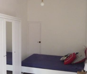 Room in a shared 5-bedroom apartment for rent in la Dreta de l'Eixample, some bills included - Photo 5