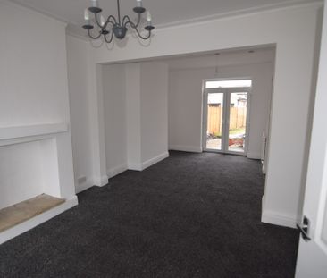 To Let 3 Bed Mid Terraced House - Photo 2