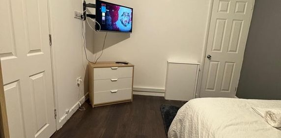 Room in a Shared House, Bolingbroke Road, CV3 - Photo 2