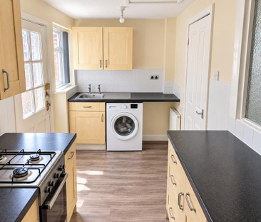 2 bedroom end of terrace house to rent - Photo 4