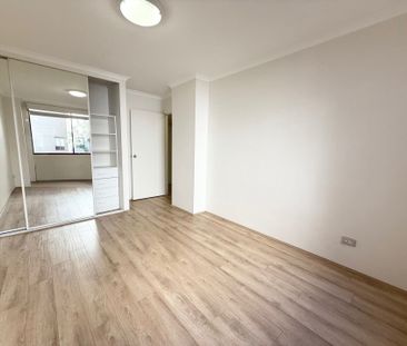 Spacious 2 Bedroom with Large Terrace & Parking - Photo 5
