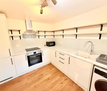 2 bedroom flat to rent - Photo 6