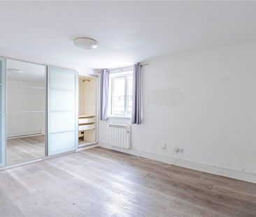 1 bed First Floor Flat for rent - Photo 2