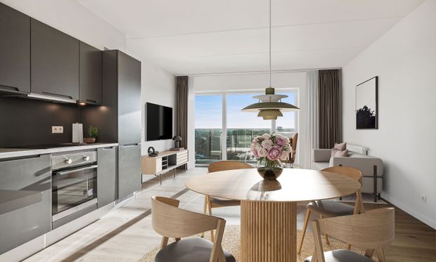 Stor 4-værelses lejlighed med flot udsigt over byen. Lækre trægulve. Depotrum i kælderen. Alt i hårde hvidevarer - Photo 1