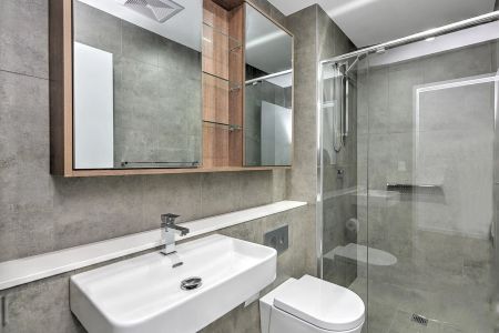 Bright and modern apartment in prime Homebush location - Photo 4