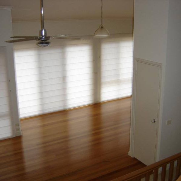 Executive Townhouse - Photo 1