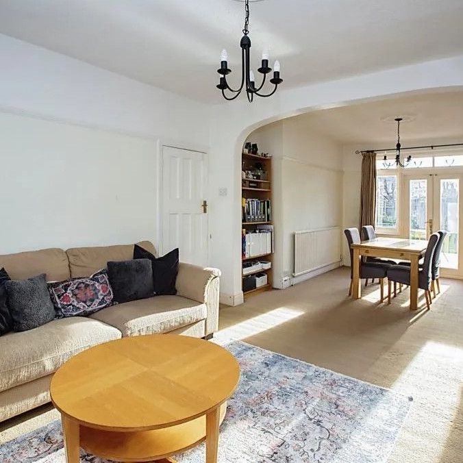 3 Bed Terraced House, Dereham Road, IG11 - Photo 1