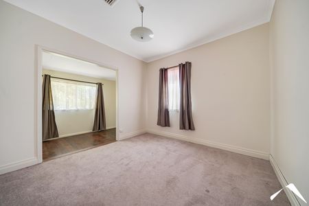 215 Sevenoaks Street, CANNINGTON WA 6107 - Photo 5