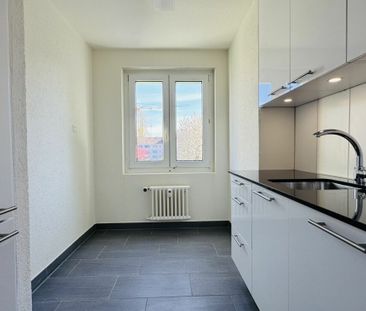 Sonnige 3.5-Zimmerwohnung im 1. OG - frisch renoviert, mit Balkon &... - Photo 1