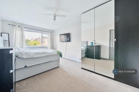 4 bedroom detached house to rent - Photo 3