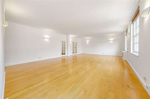 Spacious three bedroom apartment in the heart of St. John's Wood - Photo 1