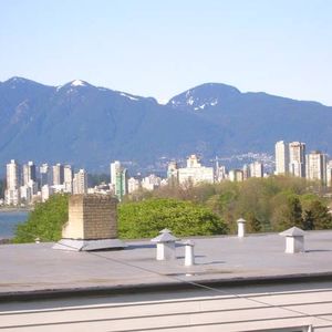 Kitsilano 1Bdrm w/ VIEW - only 2 Blks from Kits POOL - Photo 2