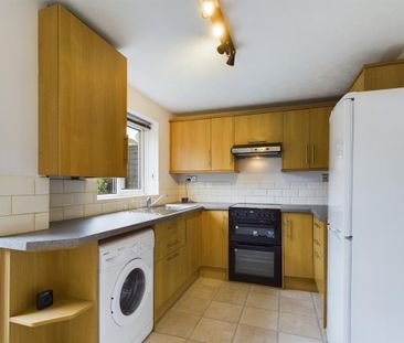 2 bedroom end of terrace house to rent - Photo 2